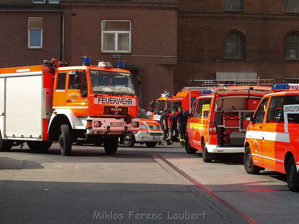 Person mit Hand eingeklemmt Koeln Deutz Siegburgerstr P294.JPG